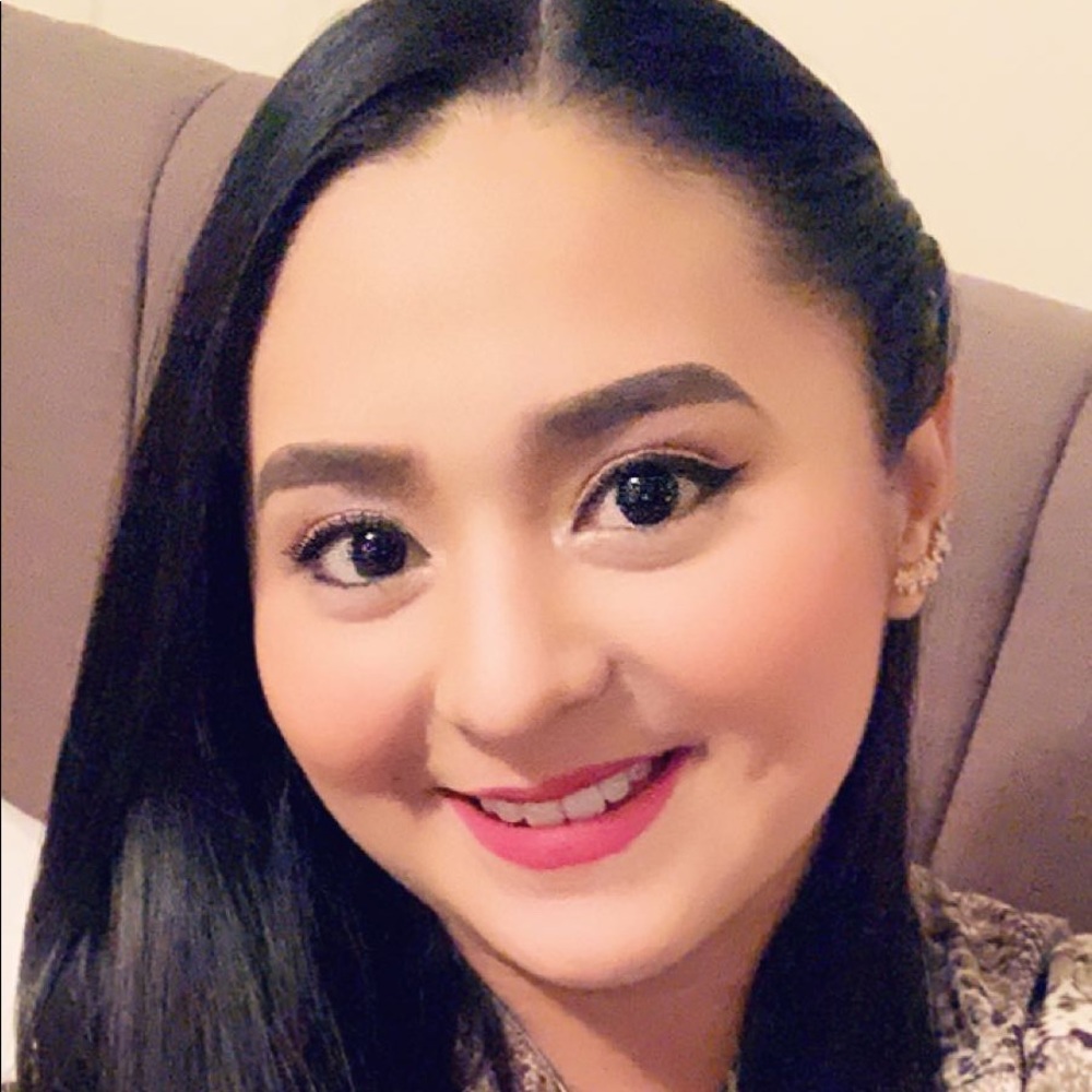 Meet your Posher, Yohana